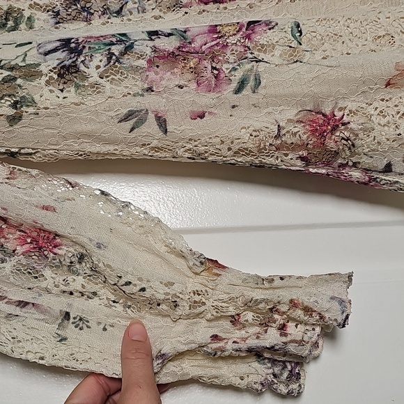 Origami Sm Floral Lace Long Blouse - Picture 8 of 15